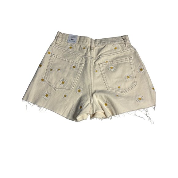 NWT- Ultra High Rise Daisy Embroidered Cream Denim Shorts By PacSun women’s 24 - Picture 8 of 15